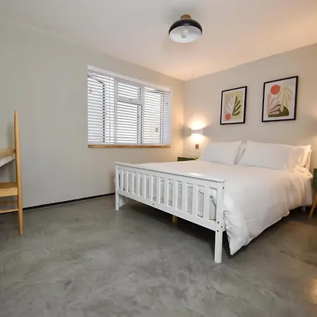 Modern Apartment Central Woodstock With Parking Экстерьер фото