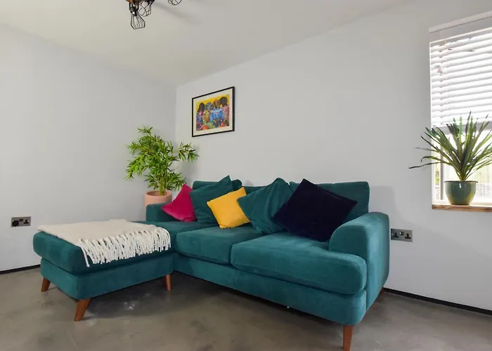 Modern Apartment Central Woodstock With Parking
